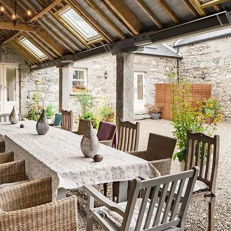 Stunning Granite Barn Conversion Tullow