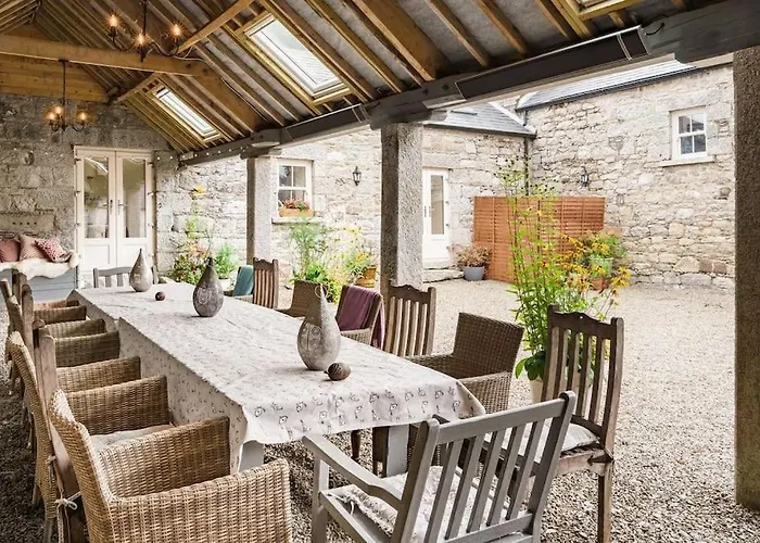 Stunning Granite Barn Conversion Таллоу