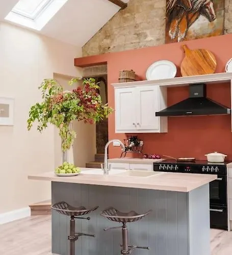 Stunning Granite Barn Conversion Таллоу